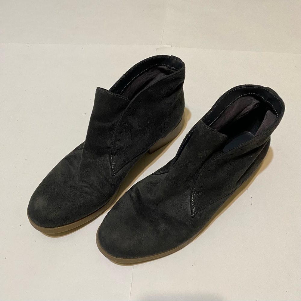 Indigo rd. Dark Gray suede shoes size 7 1/2
